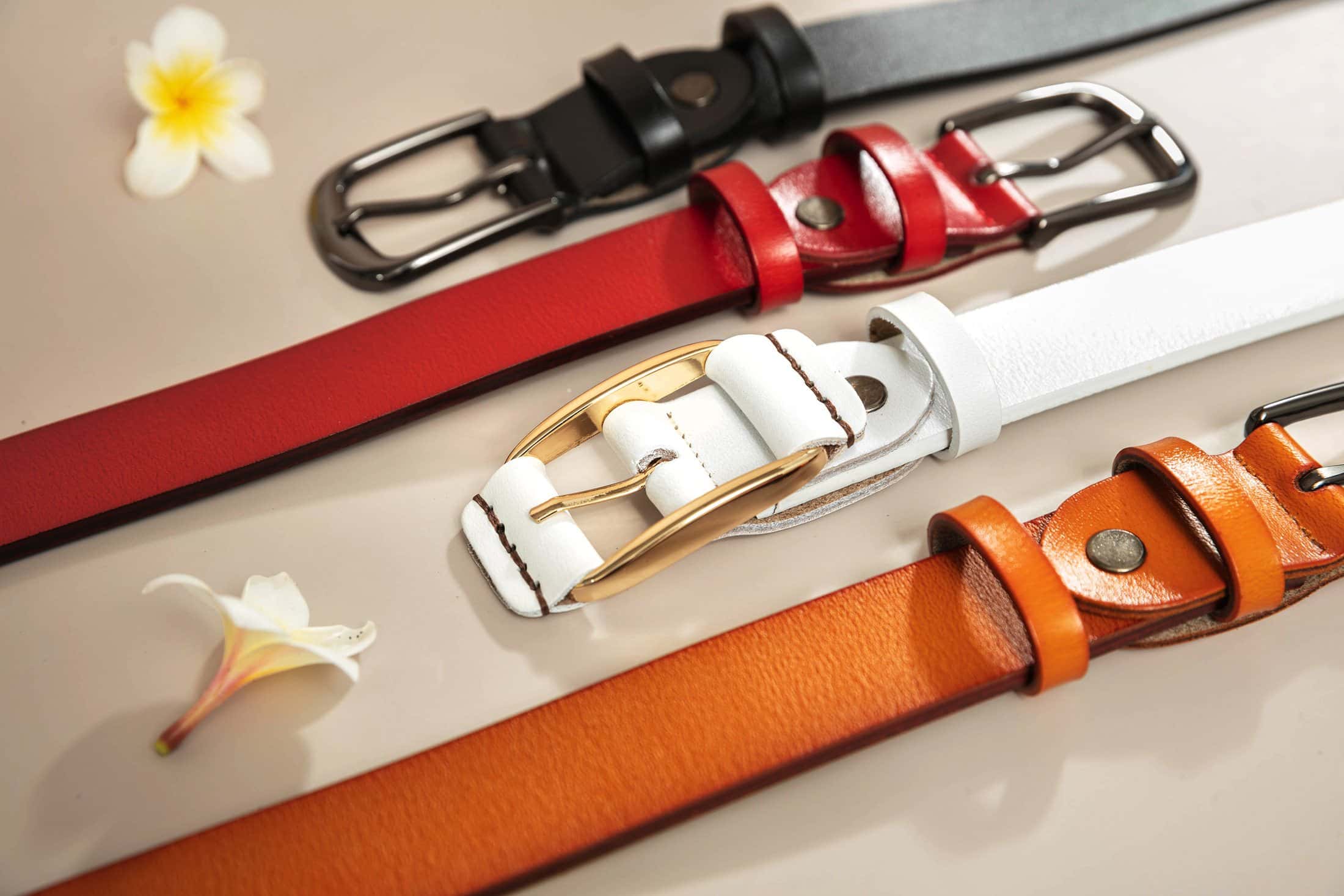 Classic jean belt for ladies, made of full-grain cowhide leather